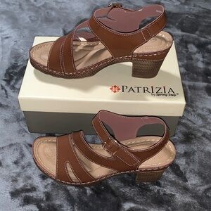 Patrizia Krameri Dress
Sandals in Camel